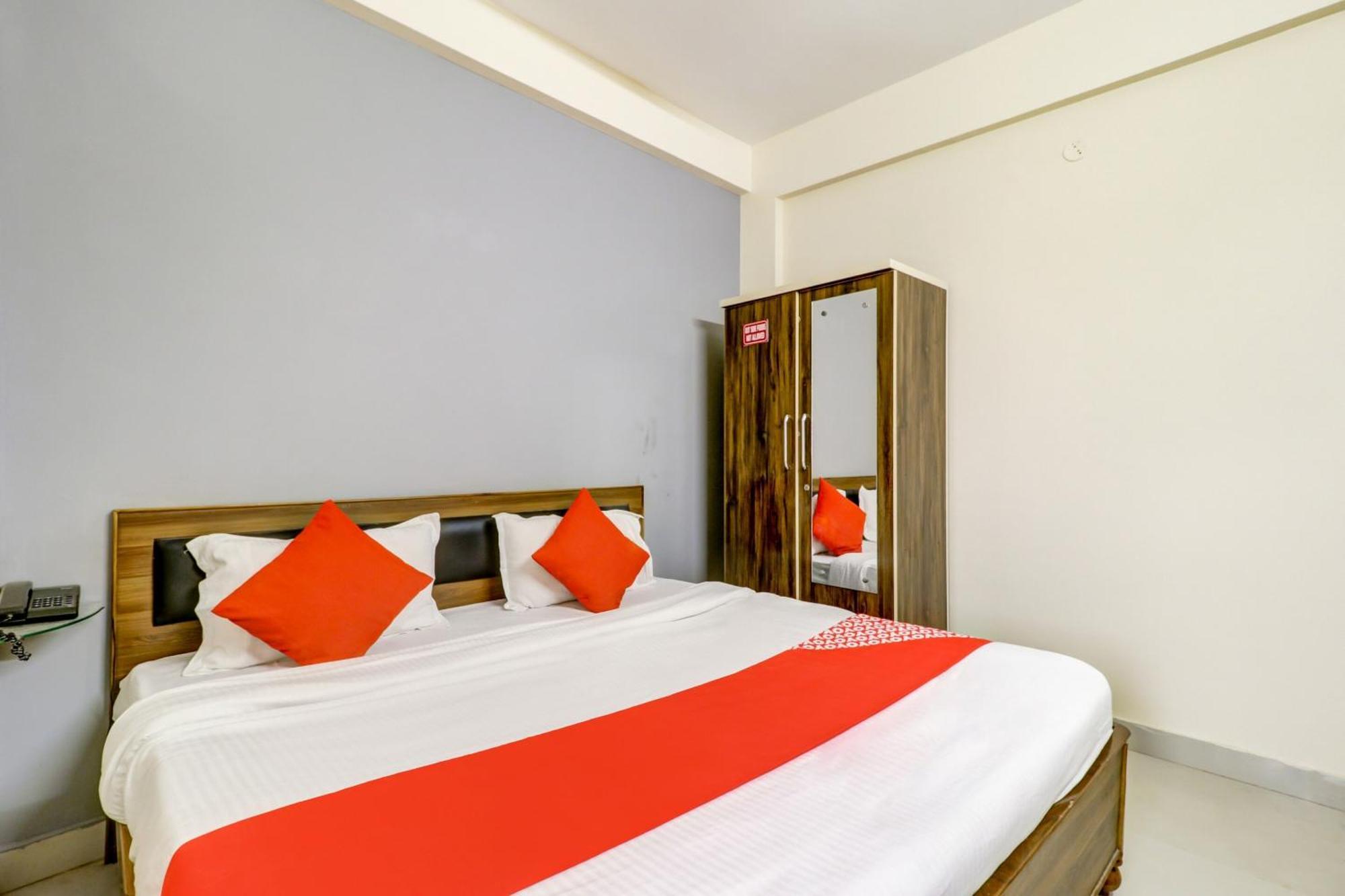 נאגפור Hotel O The Crown Inn מראה חיצוני תמונה