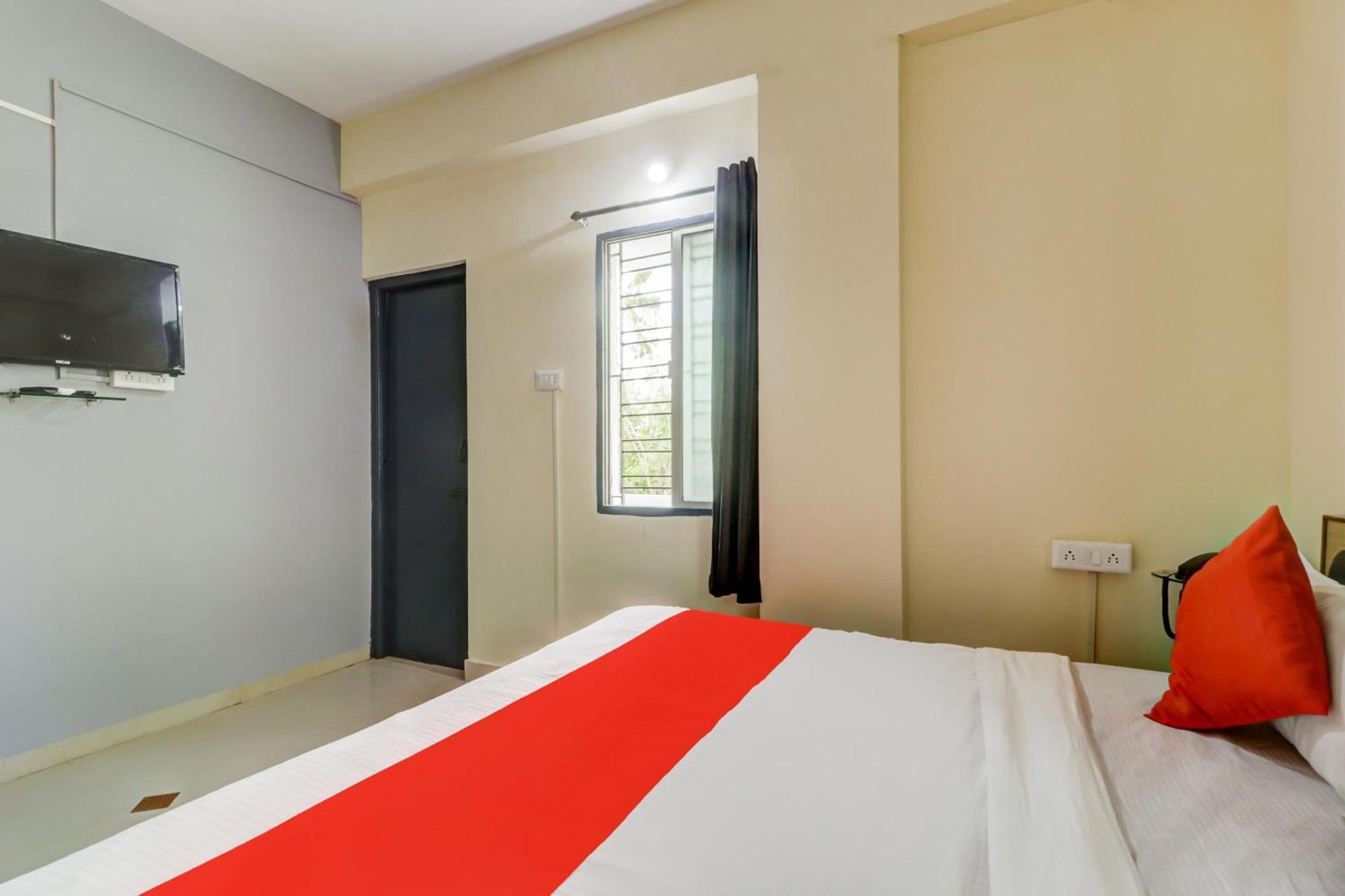 נאגפור Hotel O The Crown Inn מראה חיצוני תמונה